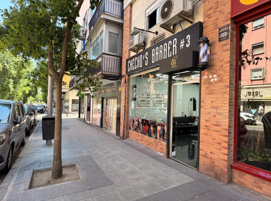 Checho Barber Paseo de Marcelino Camacho